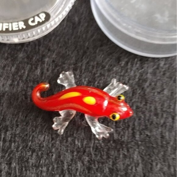 Miniature Glass Salamander Figurine, Magnifier Lid, Display Case, Red Lizard - Picture 6 of 9